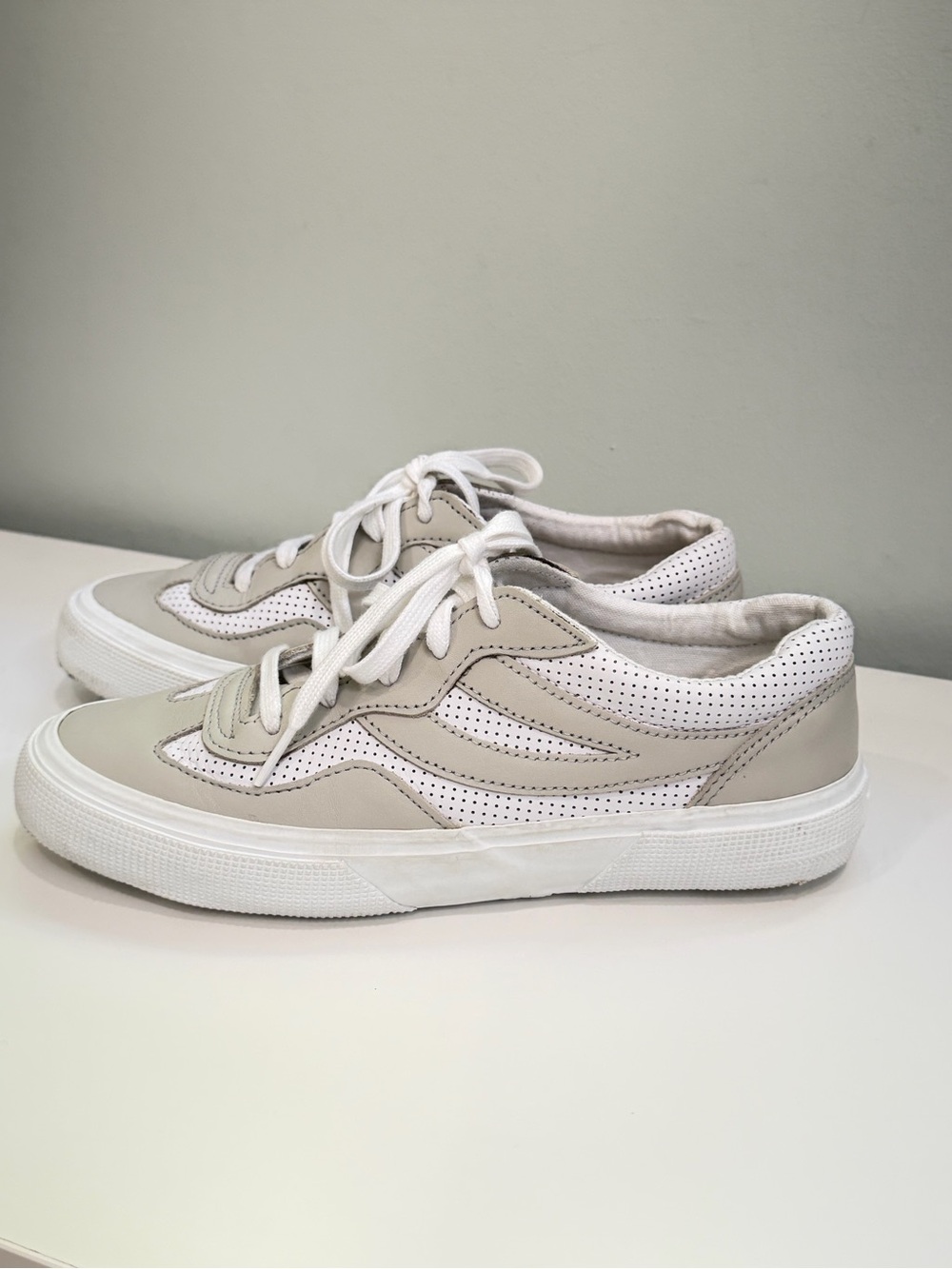Superga Leather Platform Sneakers White Beige Neutral Lace Up Womens 8.5 Shoes